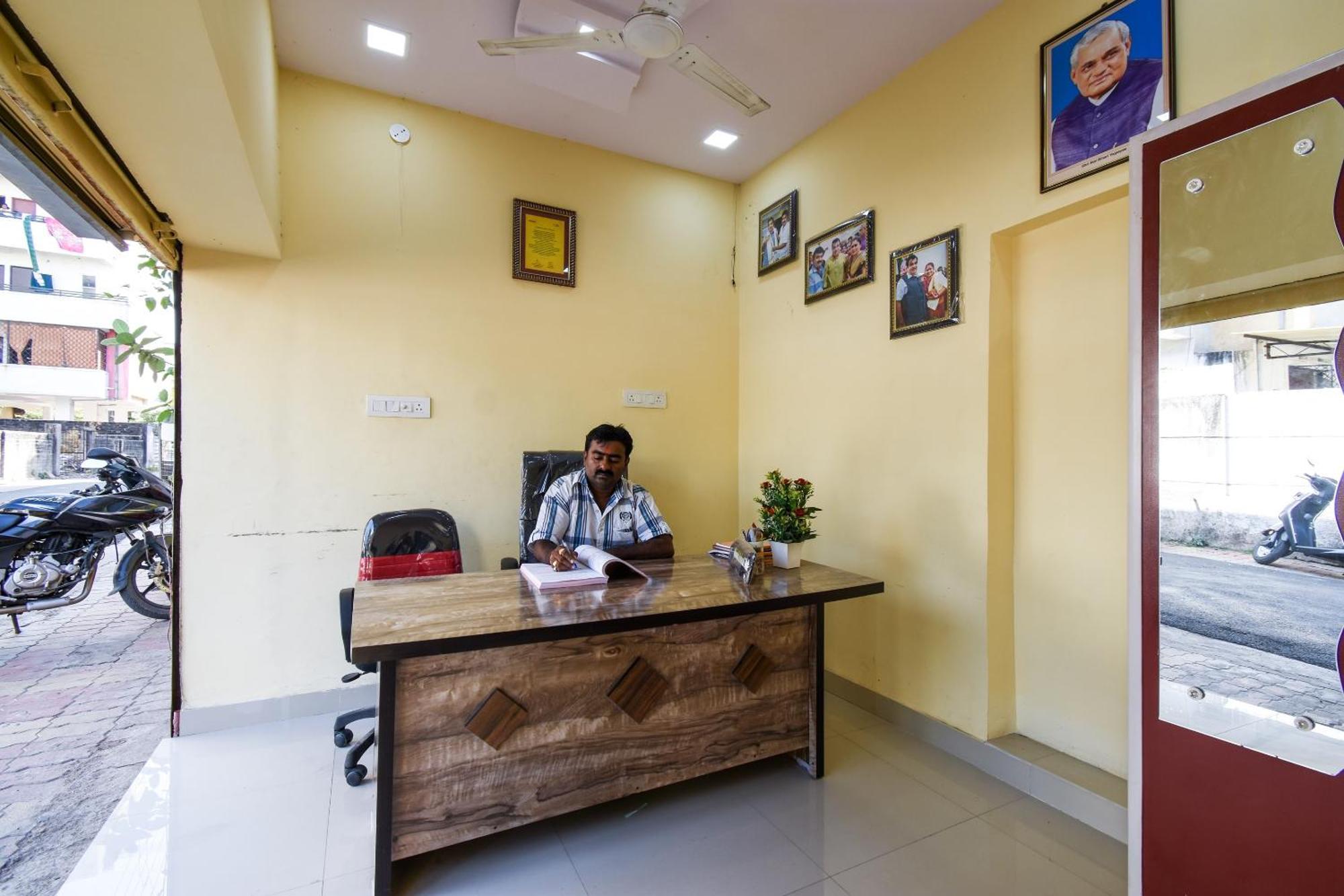 Hotel O Gaurav Guest House Нагпур Екстериор снимка